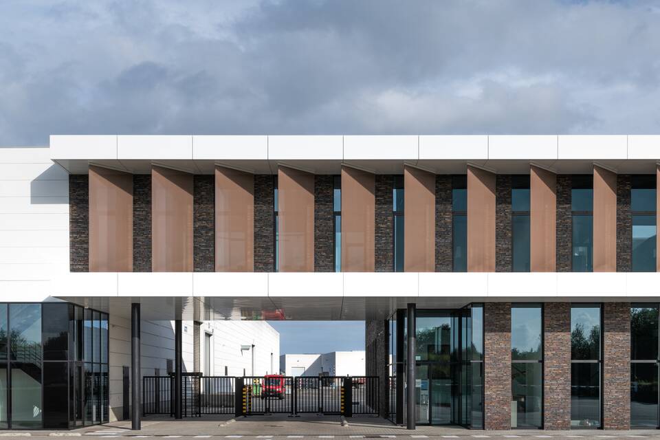 Ahrend office project exterior view of Staalbeton in Rijkevorsel NV6378