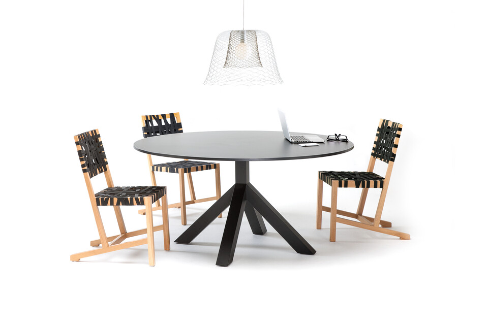 Gispen Dukdalf table round in black with Slingerlamp pendant lamps and Berlage chairs front view