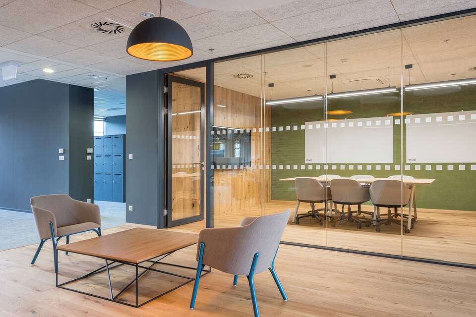 Royal Ahrend office project interior view of Verizon in Ostrava 014