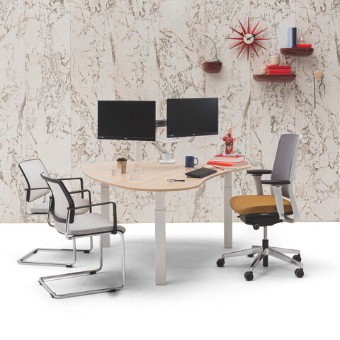 Gispen TMNL doc workstation sit sit in white with oak top and Zinn office and conference chairs in front of marble backpanel front view
