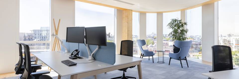 Royal Ahrend office project interior view of Verspieren in Saint Denis AP05