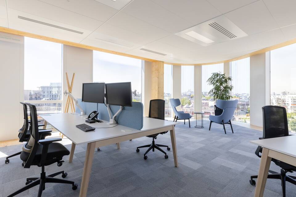 Royal Ahrend office project interior view of Verspieren in Saint Denis AP05