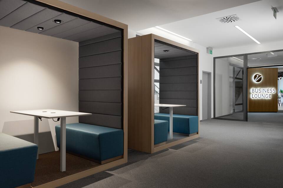 Royal Ahrend office project interior view of UniCredit Bank in Prague JAB007