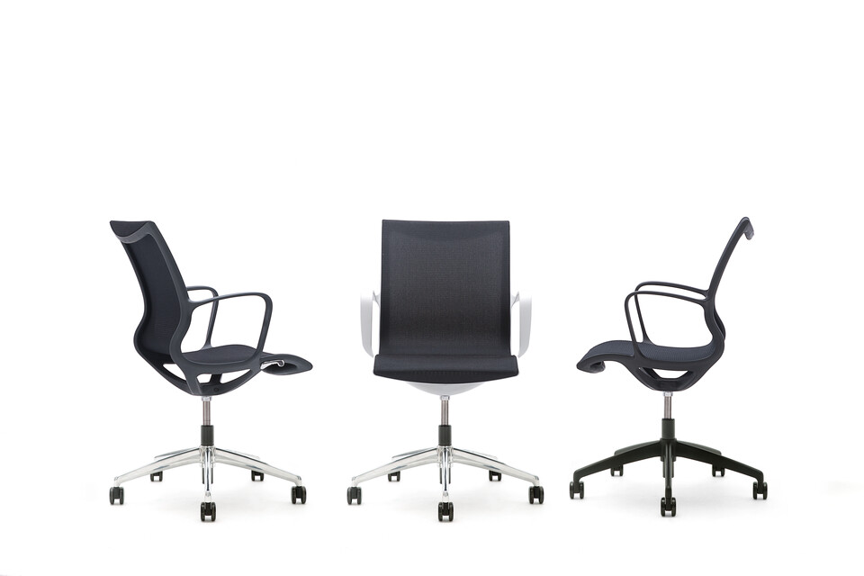 Gispen Turn conference chairs with armrests front view