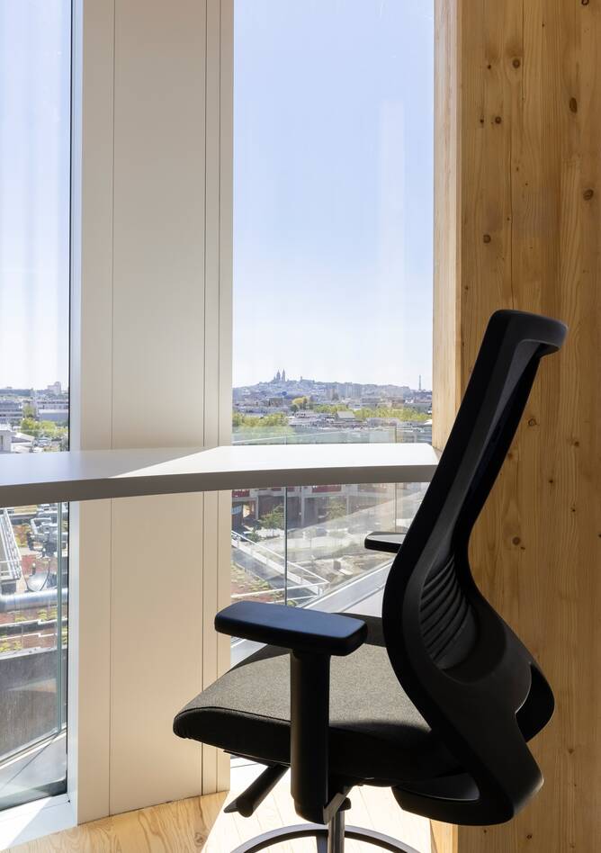 Royal Ahrend office project interior view of Verspieren in Saint Denis AP11