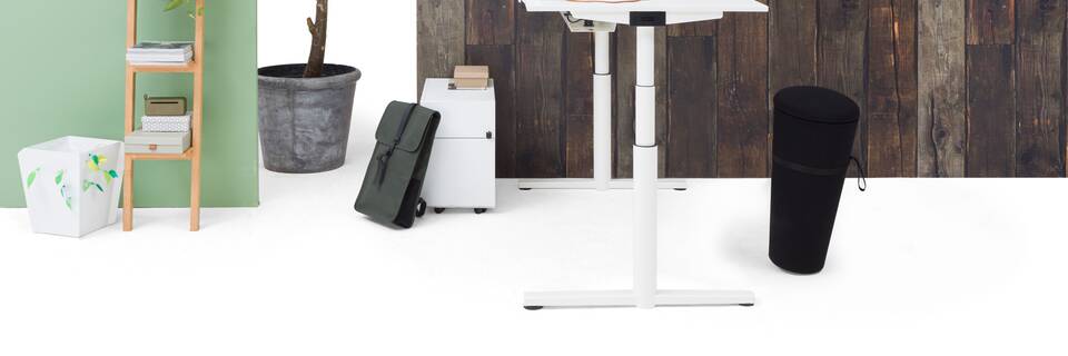Gispen TM workstation in white with white tabletop in standing position with Wilkhahn StandUp in front of brown wooden backpanel left side view