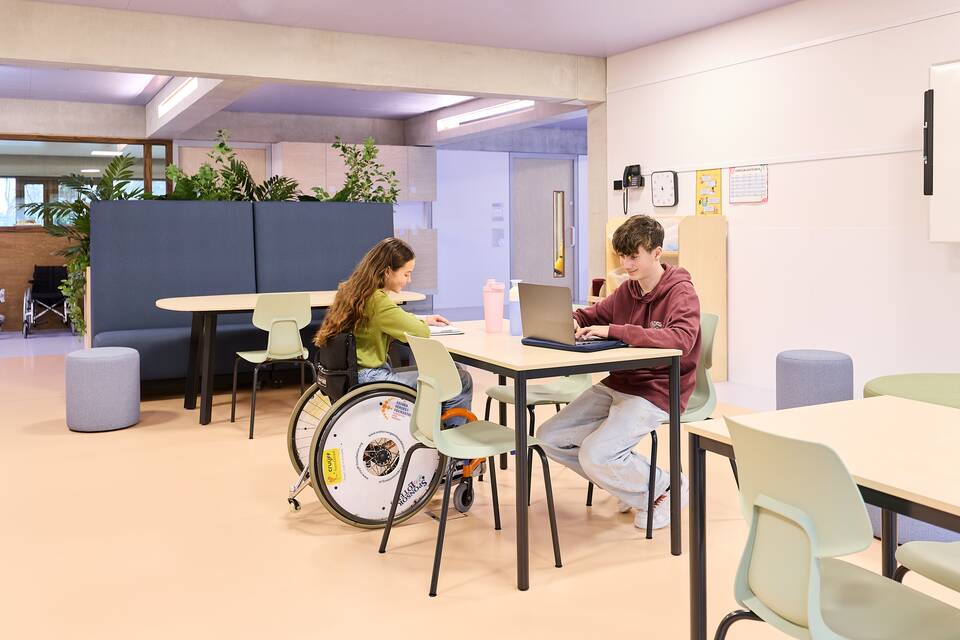 Gispen education healthcare project interior view of Rotterdam Education and Rehabilitation Center in Rotterdam DZK31253