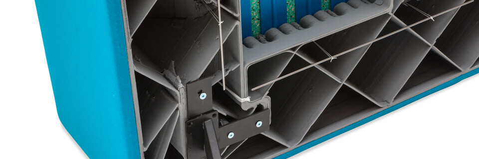 Gispen Sett CE Low 2,5 seat in divina 3 826 lightblue bottom left detail view