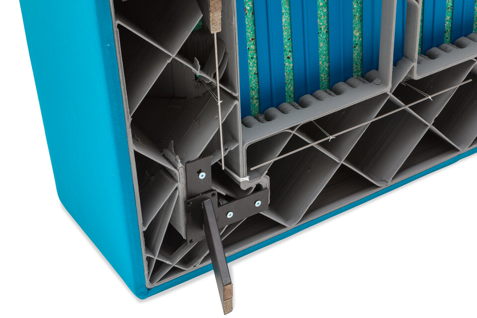 Gispen Sett CE Low 2,5 seat in divina 3 826 lightblue bottom left detail view