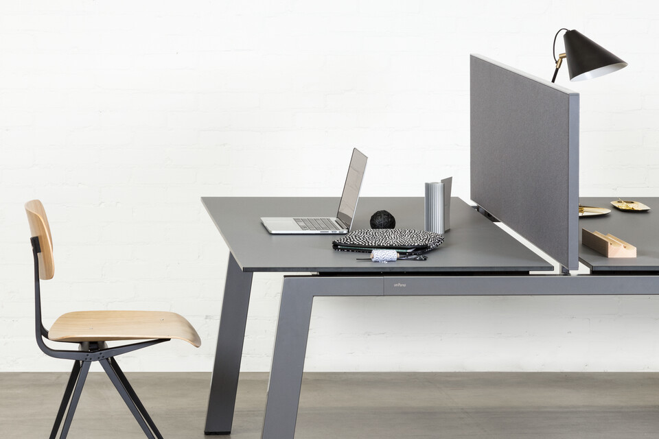 Royal Ahrend Balance 4 leg dual workstation in anthracite with charcoal tops and grey screen with Result chair right side detail view