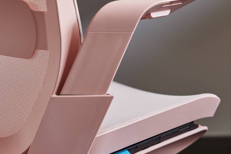 Ahrend Remode office chair in pink with balance solo workstation close up armrest left rear detail view