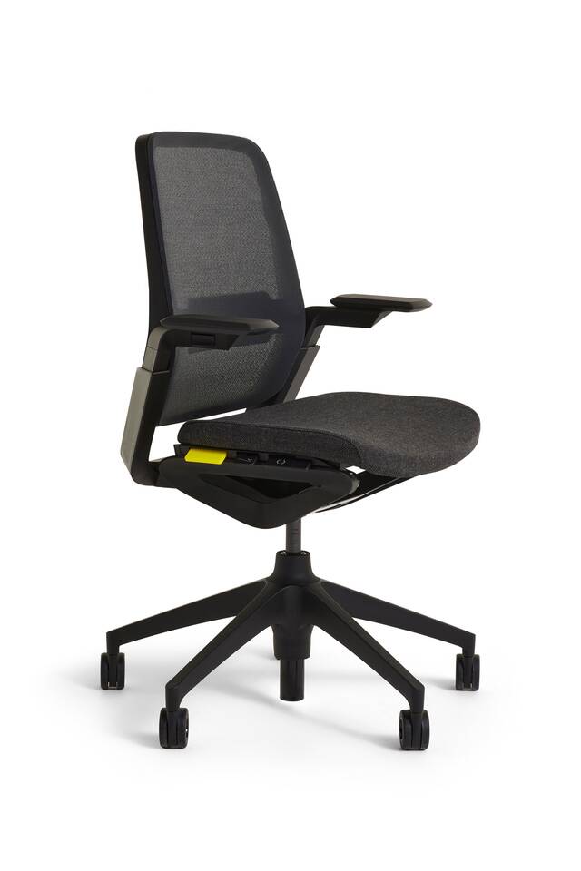 Ahrend Remode office chair in black front left view