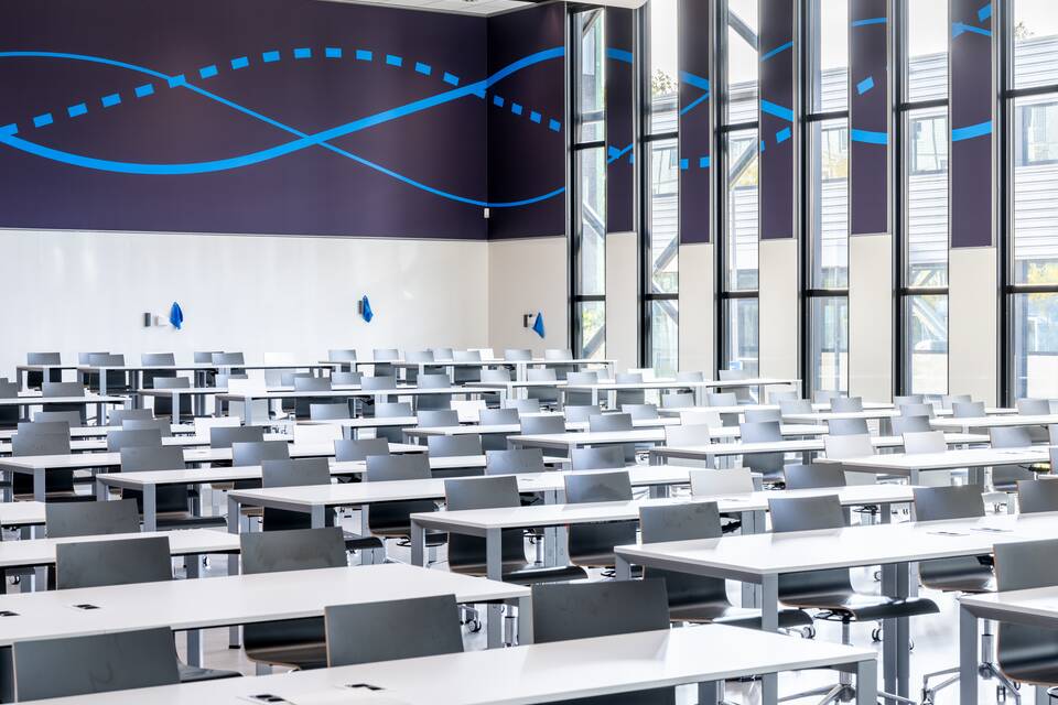 Royal Ahrend education projecter interior view of TU Delft Flux in Delft ME37