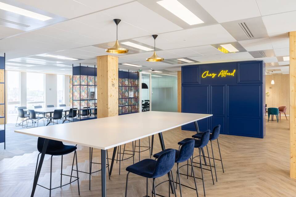 Royal Ahrend office project interior view of Verspieren in Saint Denis AP02