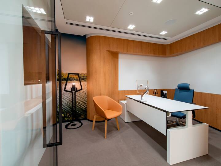 Royal Ahrend Showroom in Dubai 6139
