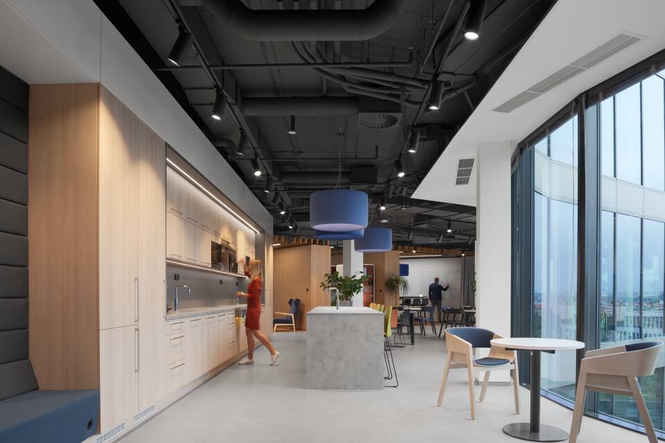 Royal Ahrend office project interior view of UniCredit Bank in Prague JAB001