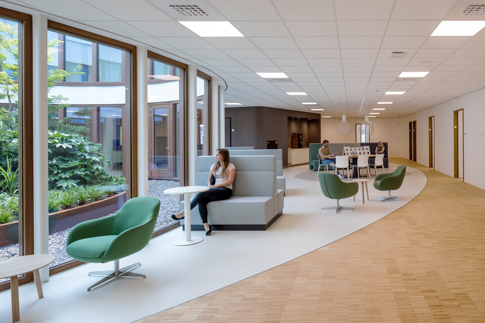 Royal Ahrend healthcare project interior view of Oogcentrum Noordholland in Heerhugowaard SB200613