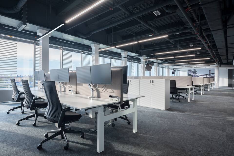 Royal Ahrend office project interior view of Verizon in Ostrava 027
