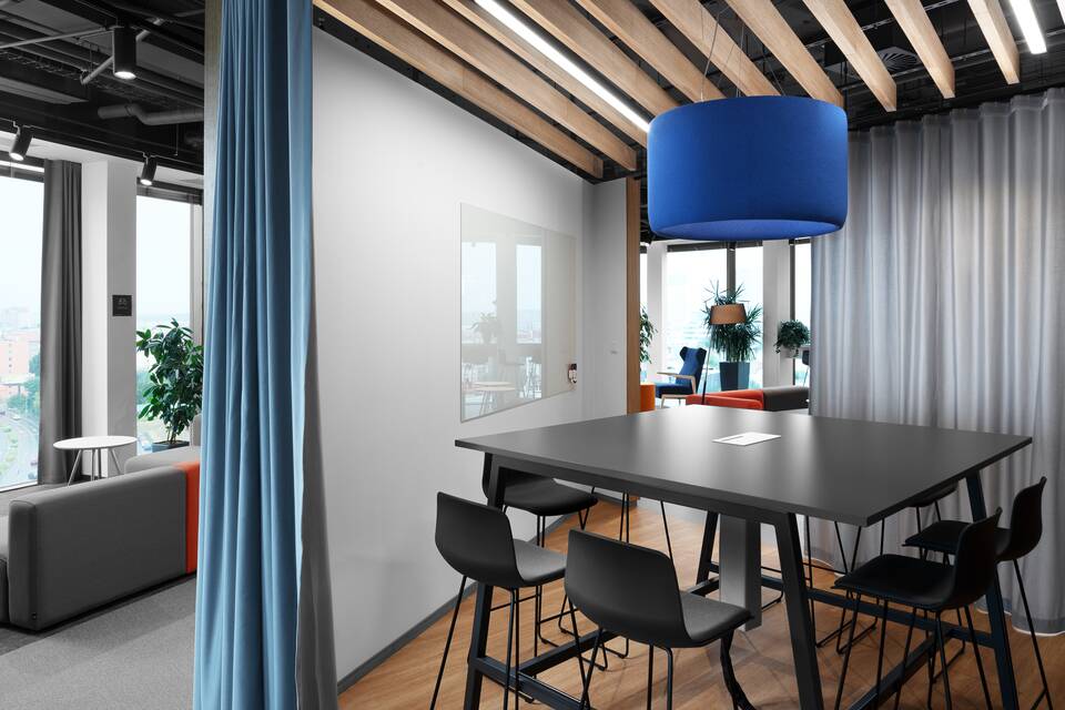 Royal Ahrend office project interior view of UniCredit Bank in Prague JAB005
