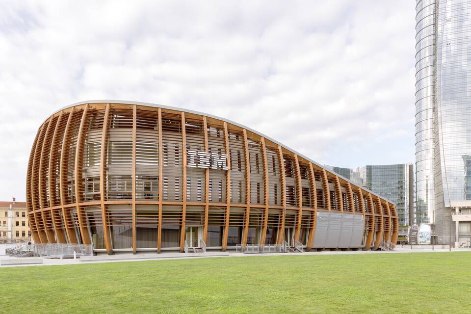 Royal Ahrend office project exterior view of IBM Client Center in Milan FI015
