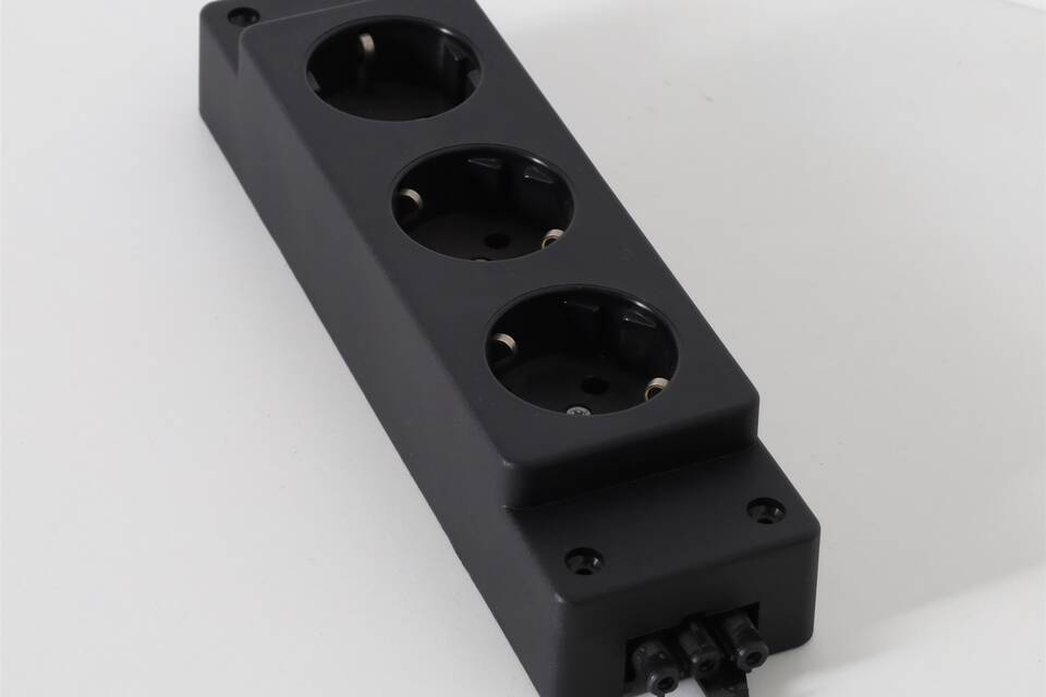 REV OND STEKKERDOOS 3POLIG CONF.   squarexxl