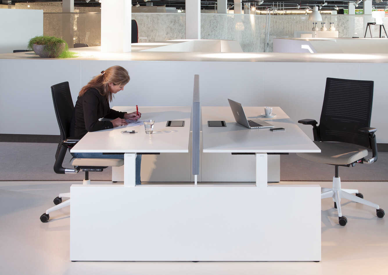 Royal Ahrend NOW Flagship Store in Amsterdam 10026