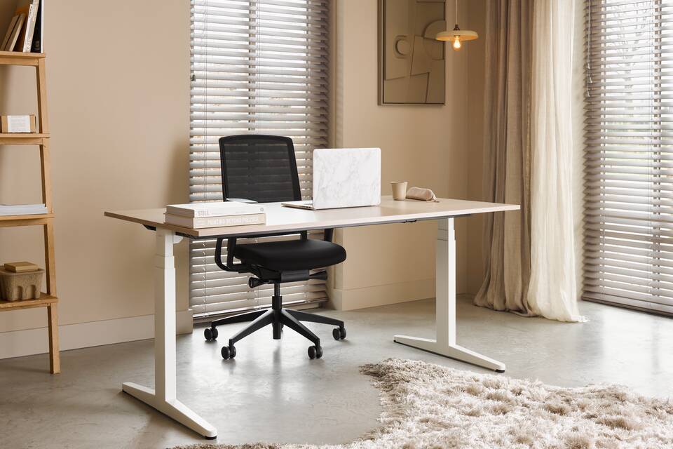 Ahrend Balance workstation in white with black ZINN Smart office chair in a work from home setting interior view