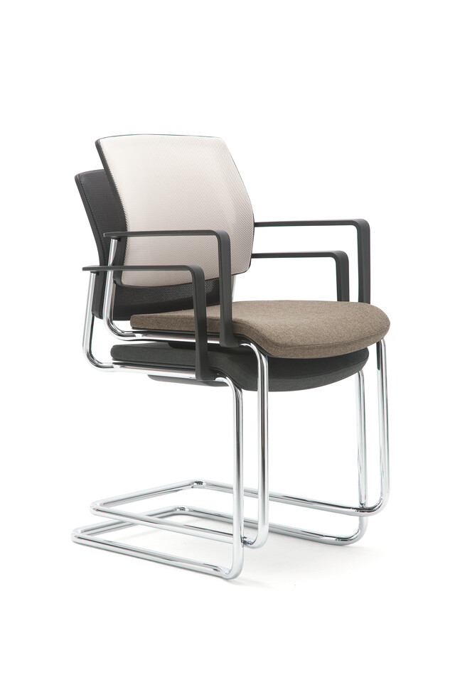 Gispen Zinn 48A cantilever visitor chairs with armrests stacked front left view
