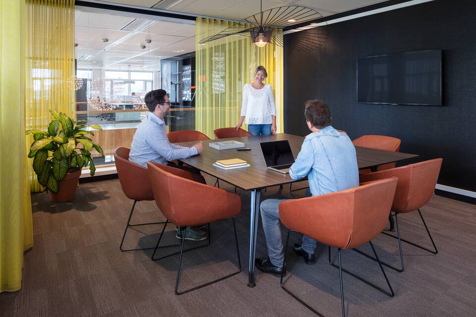 Royal Ahrend Inspiration Centre in Amsterdam 190710