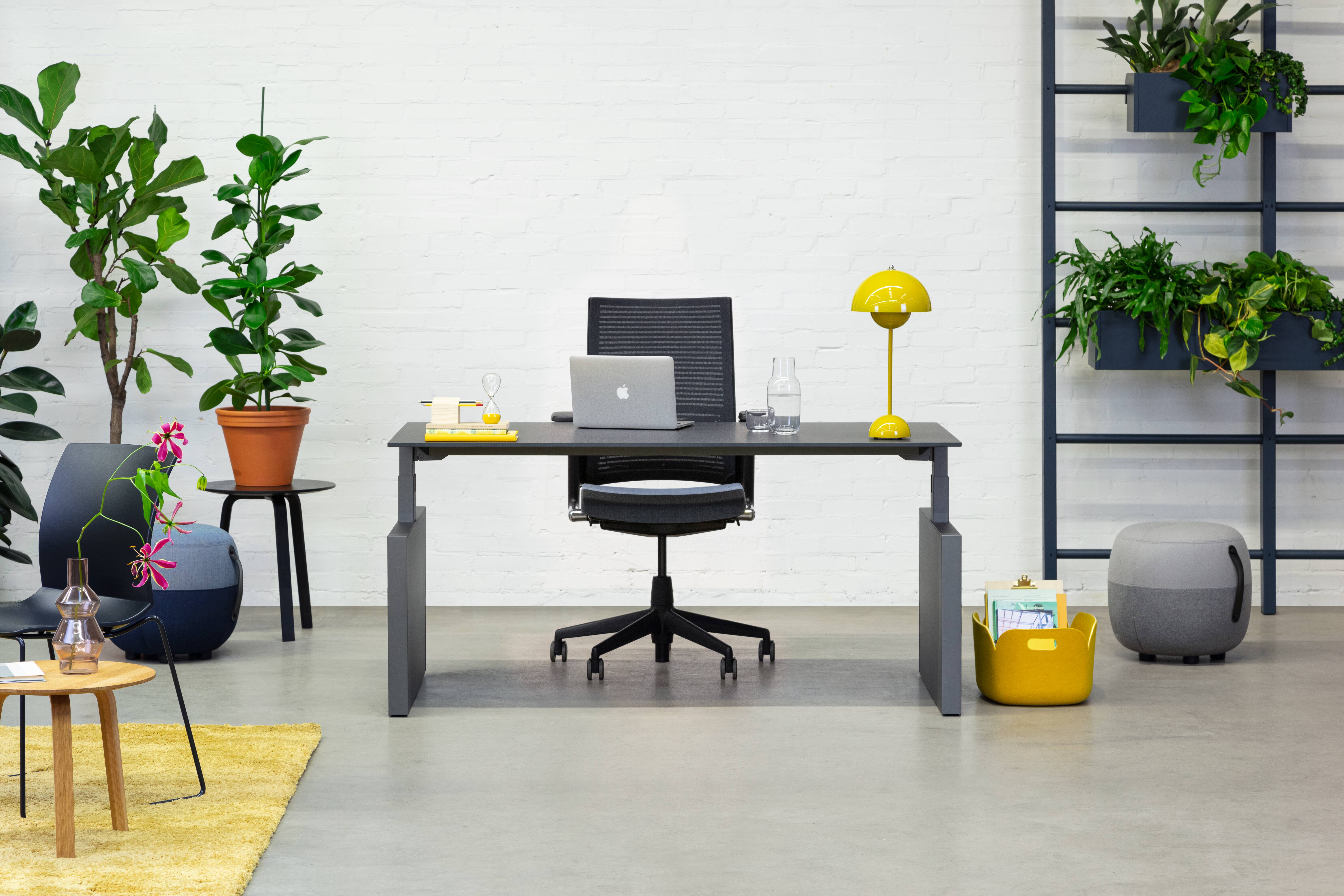 Royal Ahrend Balance workstation in grey with charcoal top and 2020 office chair front view