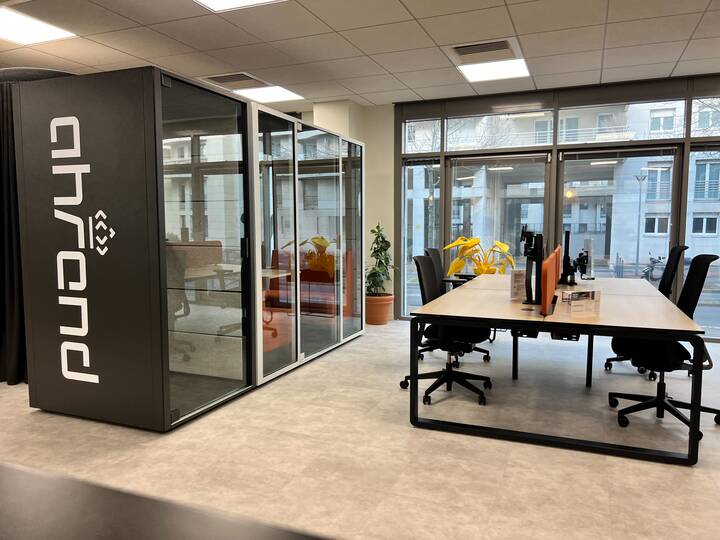 Royal Ahrend interior view of Showroom in Paris