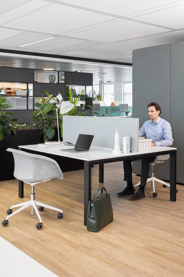 Portal, S25, Well Armchair   portraitm