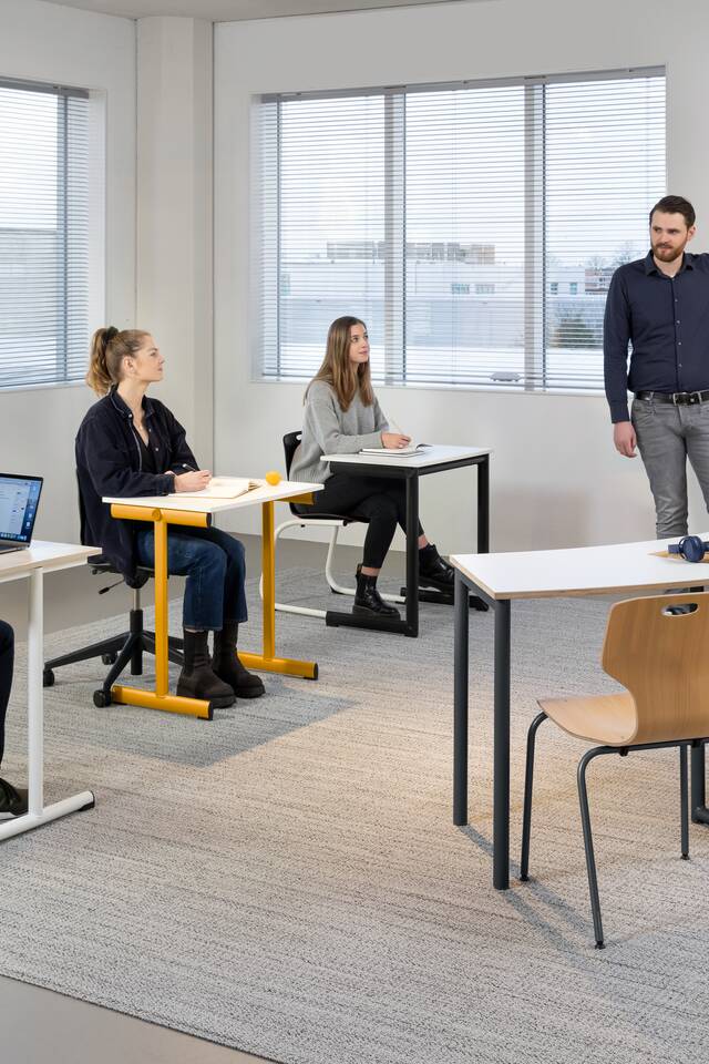 Royal Ahrend educational setting with Grow tables and chairs in Culemborg 03