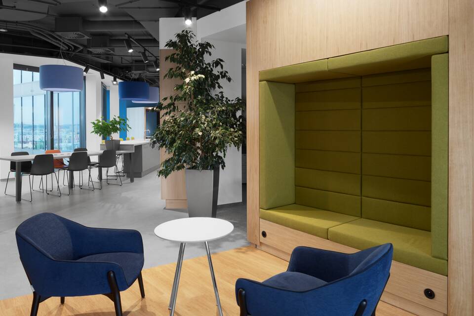 Royal Ahrend office project interior view of UniCredit Bank in Prague JAB006