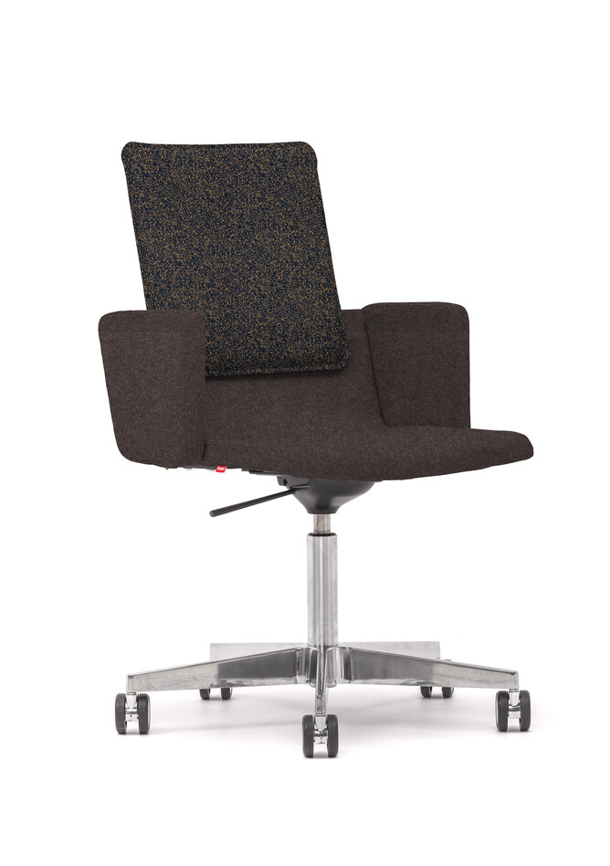 Triennial Manage   portraiti