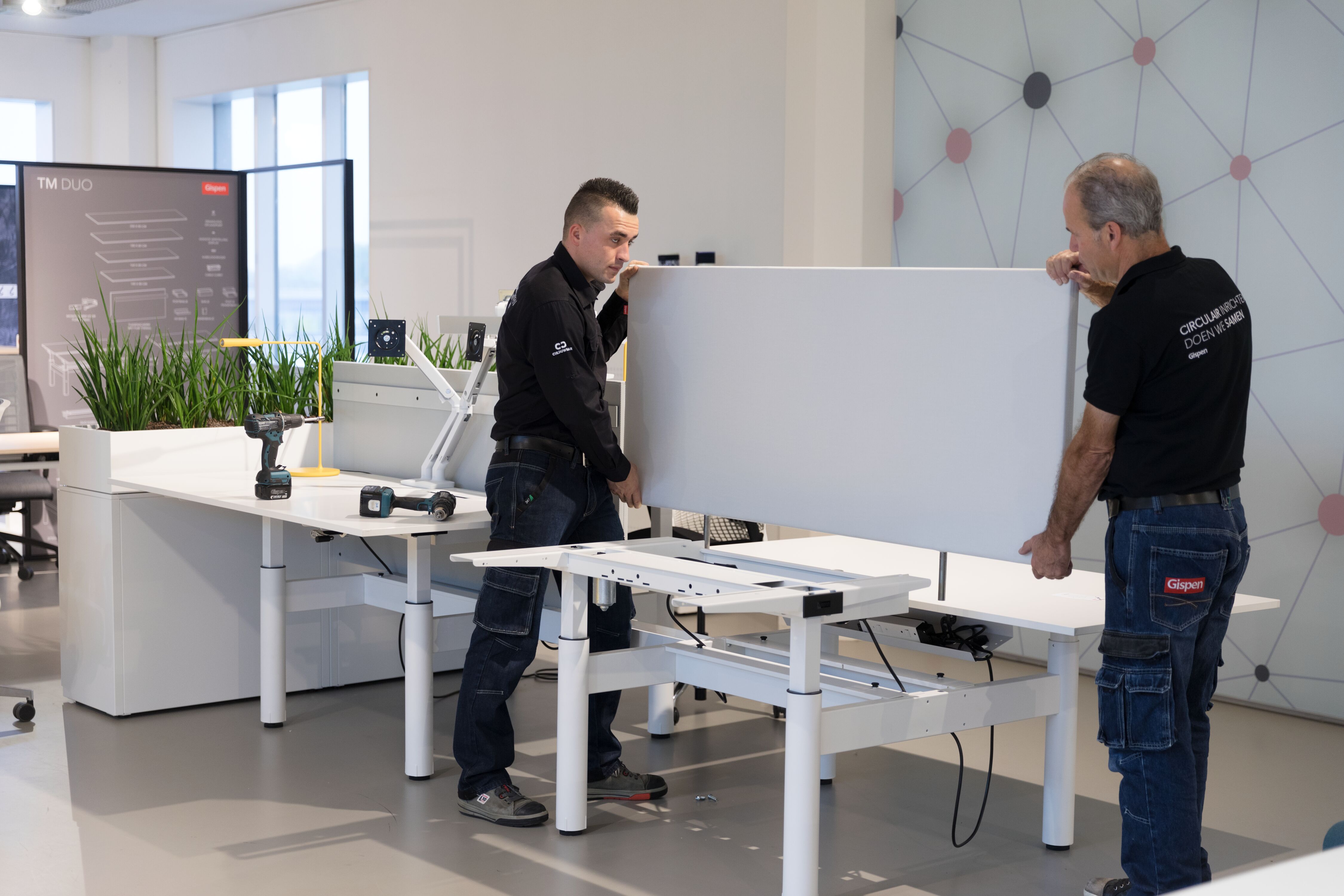 Gispen service logistics management and installation assembly 00A6820