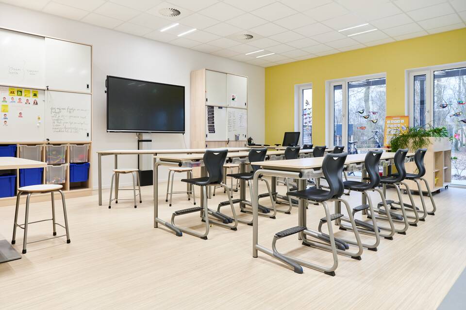 Presikhaaf Schoolmeubelen onderwijs project binnenaanzicht van OBS de Meent in Schildwolde 001
