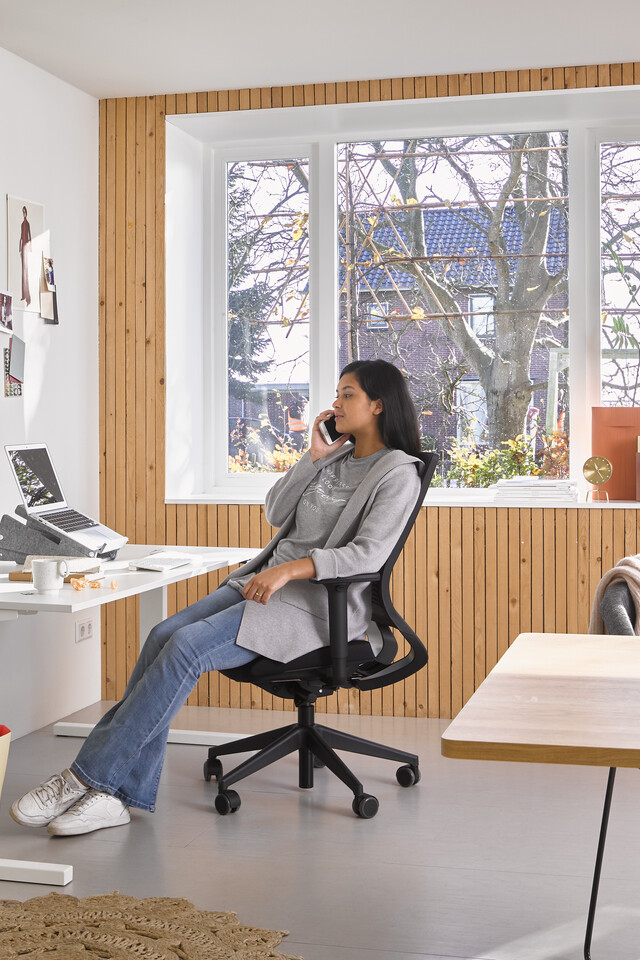 Home, Prime, Pyramid Table 02, Well Armchair   portraitm