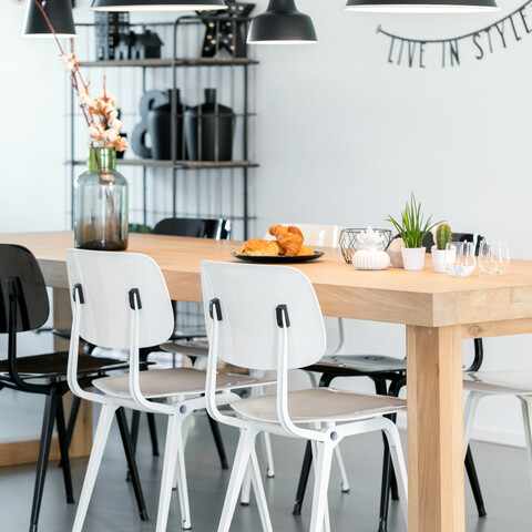 Revolt Royal Ahrend Revolt chairs in white and black at Stijnstijl in Rosmalen 0803