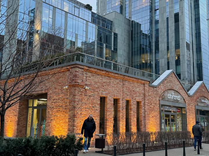 Royal Ahrend interior view of Showroom in Warsaw