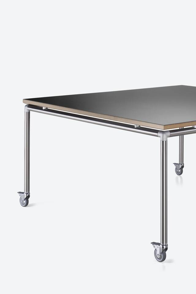 Ahrend Move it table on grey background front left detail view