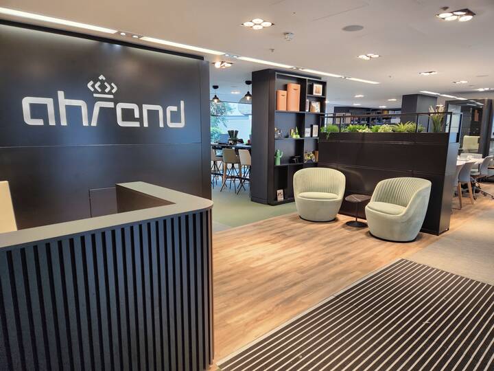 Ahrend interior view of showroom in London 30