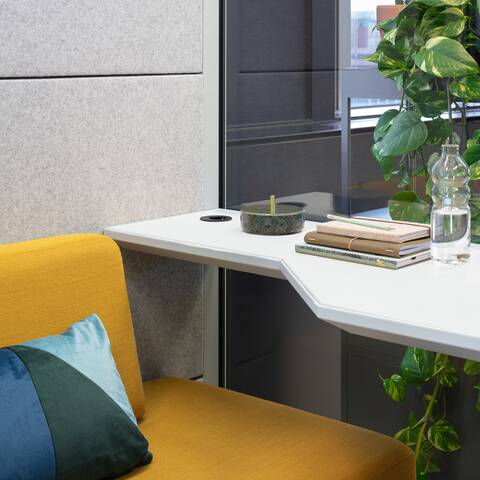Charge, Qabin Chat Lounge Charge, Qabin Chat Lounge squarem