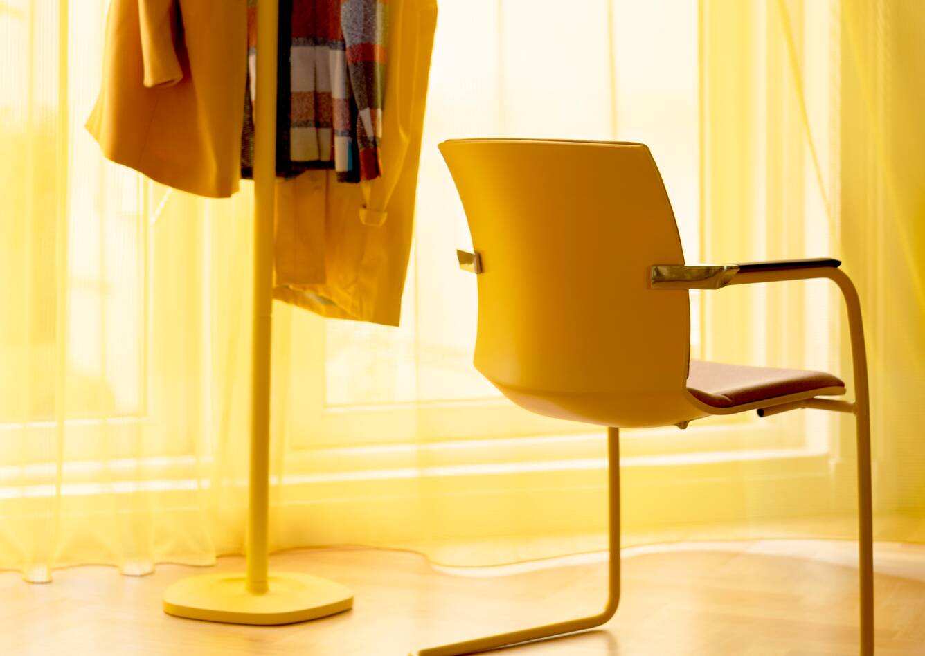 Well Royal Ahrend Well cantilever chair in yellow at Kvadrat store in Amsterdam L1000640