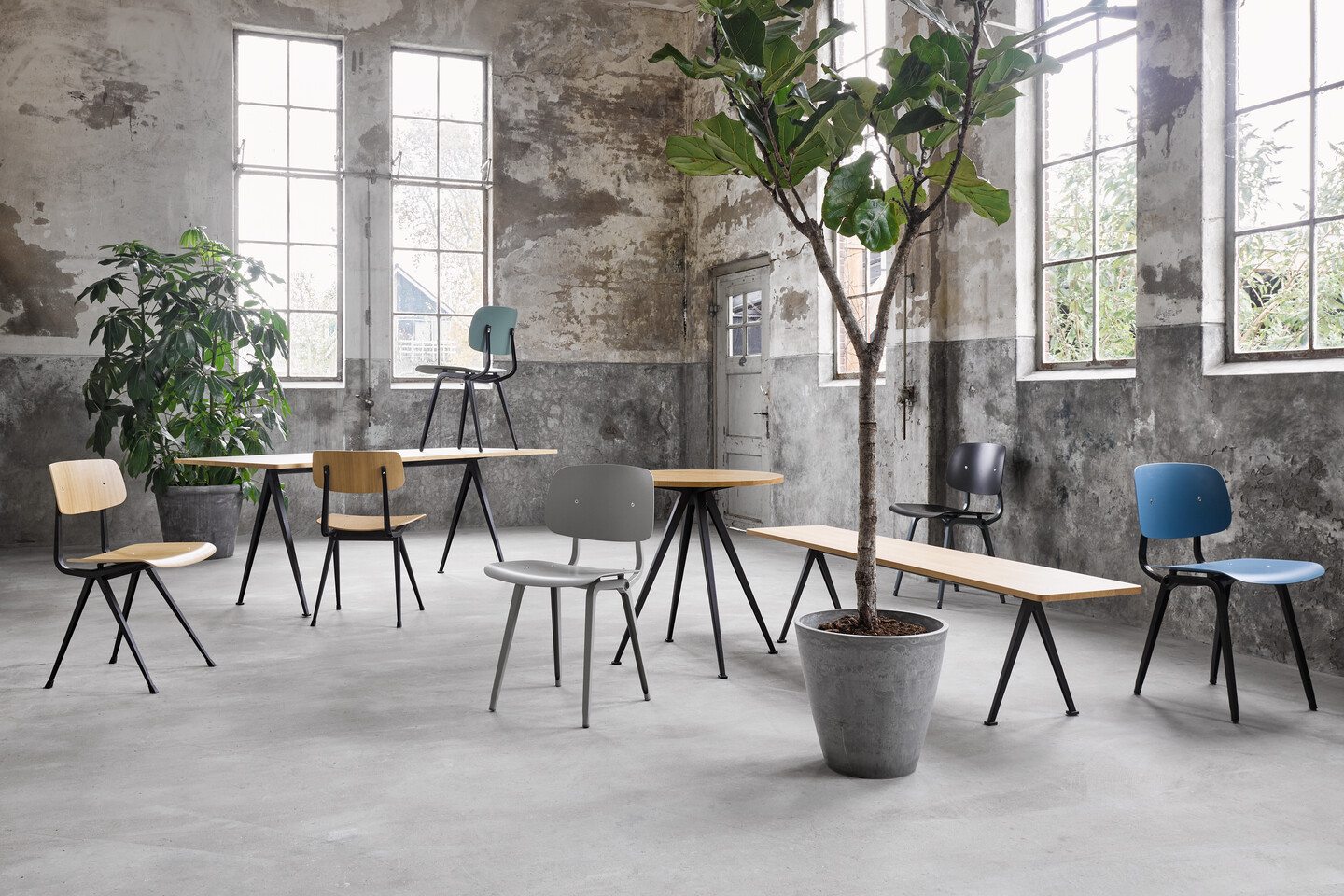 Hay pyramid coffee shop table