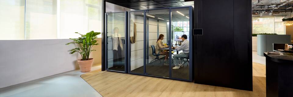 Qabin Call, Qabin Meet Gather low,, Well Royal Ahrend interior view of Showroom in Shanghai 3775BB