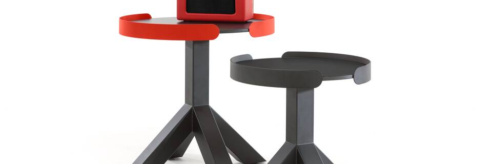 Gispen Dukdalf round small and large side tables in black with red vintage radio front view