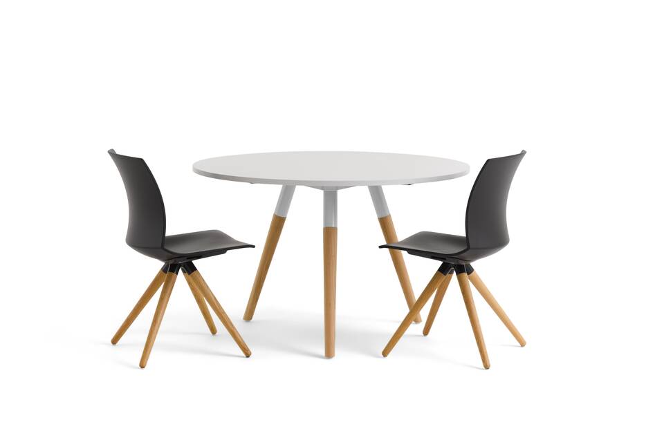 Aero, Well Ahrend Aero table in grey with grey tabletop and 2 Well chairs in black front view
