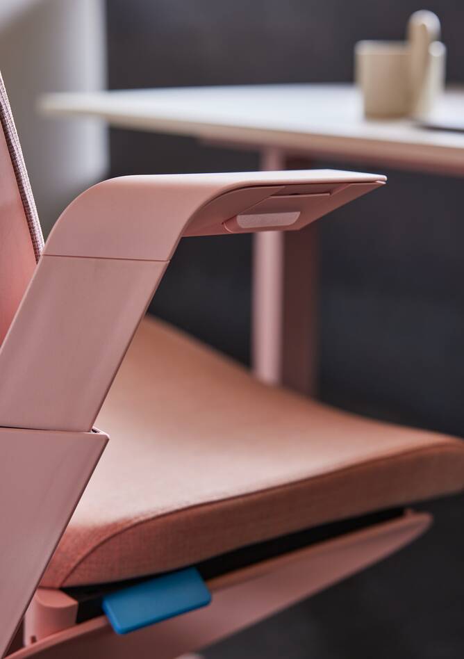 Ahrend Remode office chair in pink with balance solo workstation close up armrests left rear detail view