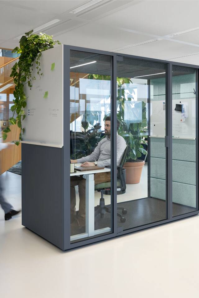 Qabin Large Royal Ahrend interior view of Inspiration Centre AIC in Amsterdam for website 06